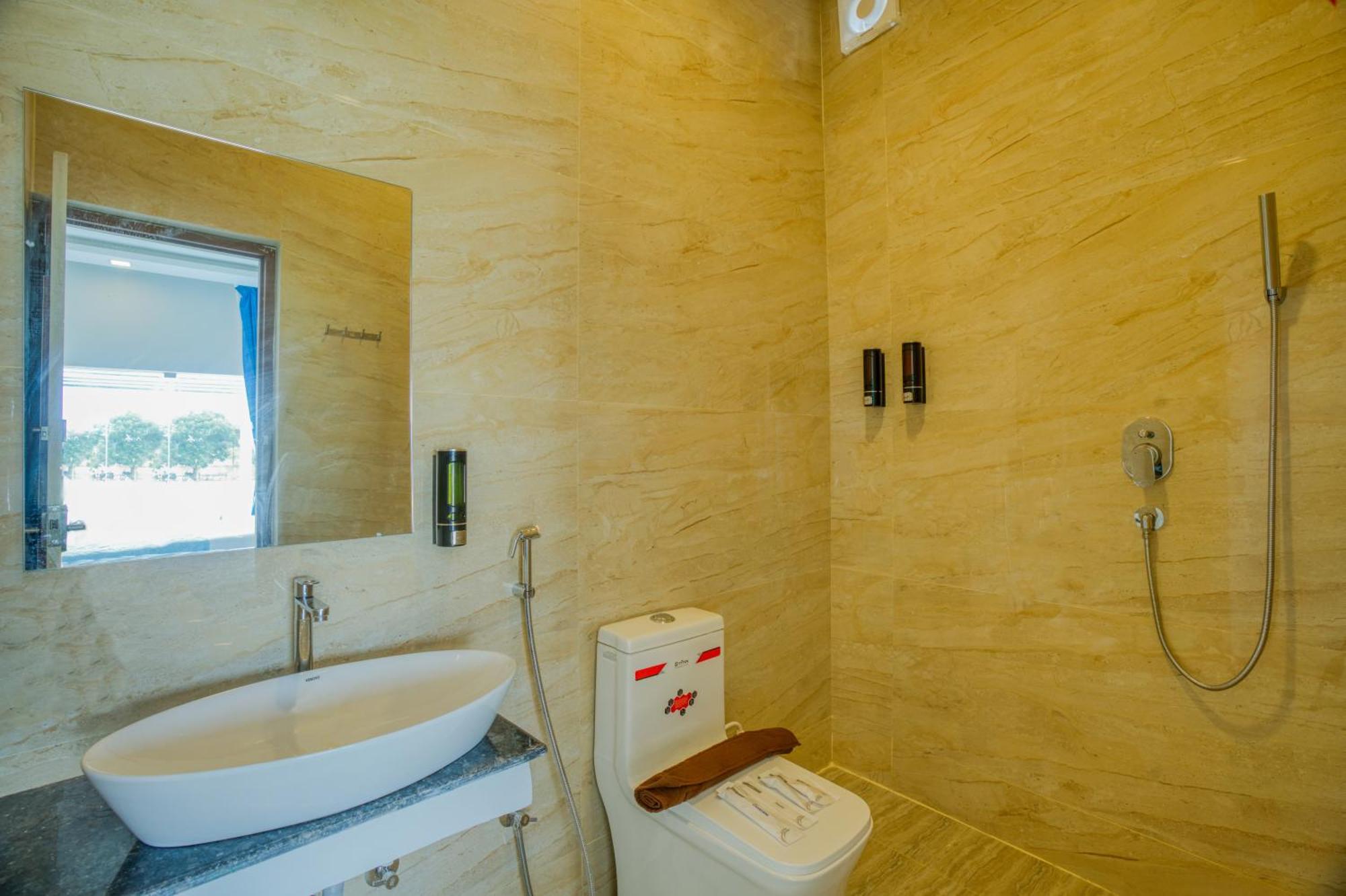 Seaborne Beach Resort Ауровил Екстериор снимка