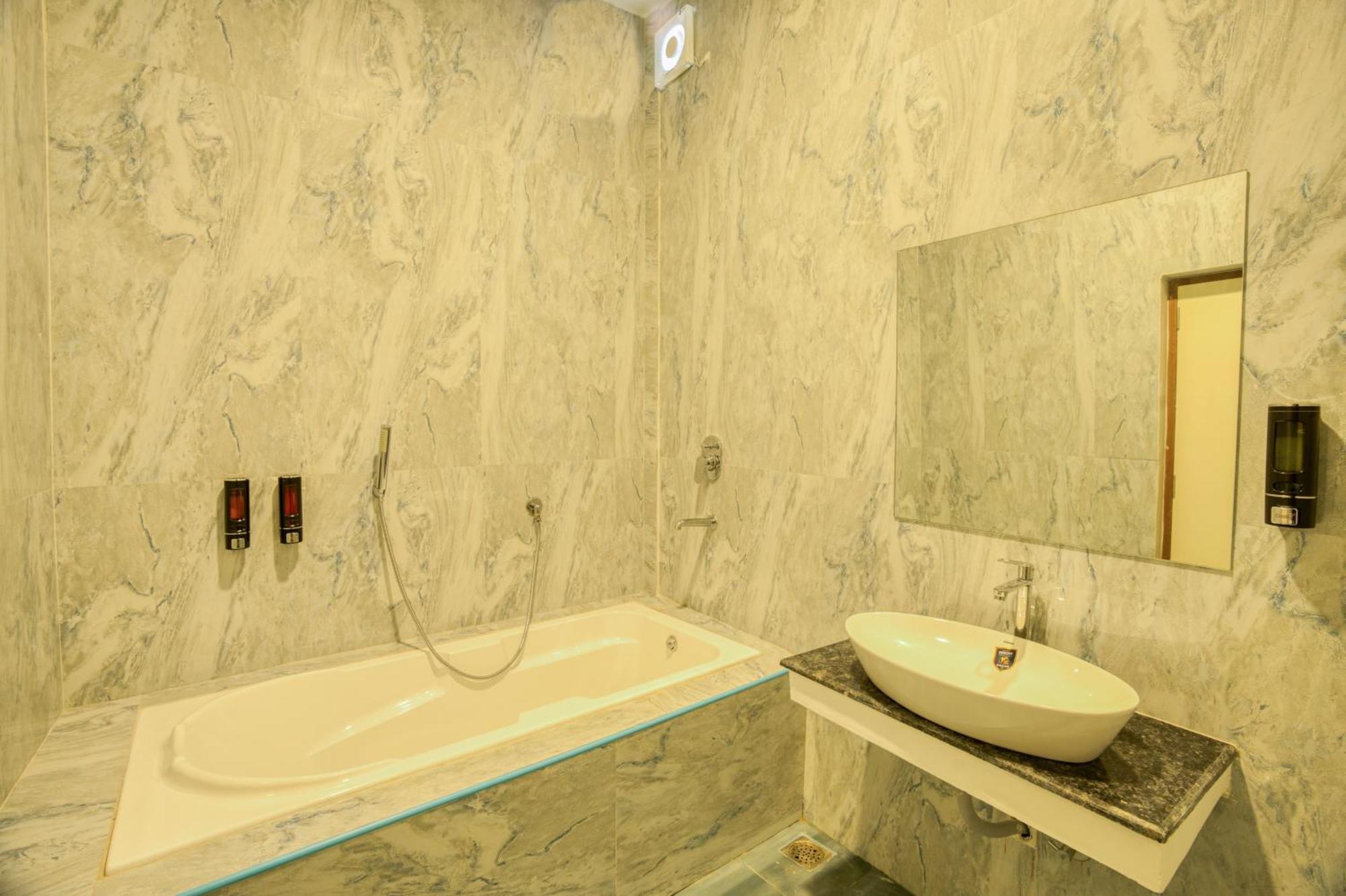 Seaborne Beach Resort Ауровил Екстериор снимка