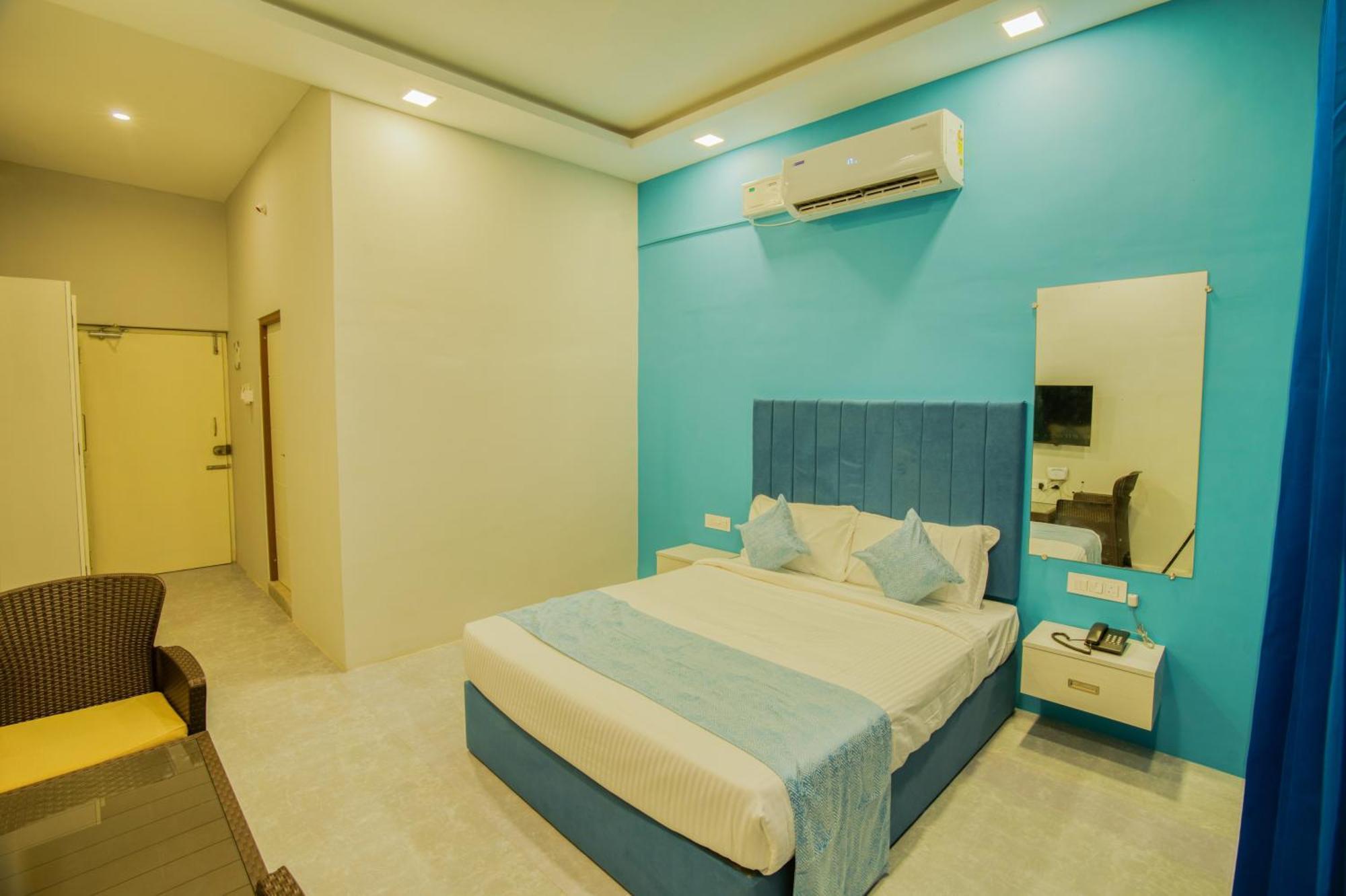 Seaborne Beach Resort Ауровил Екстериор снимка