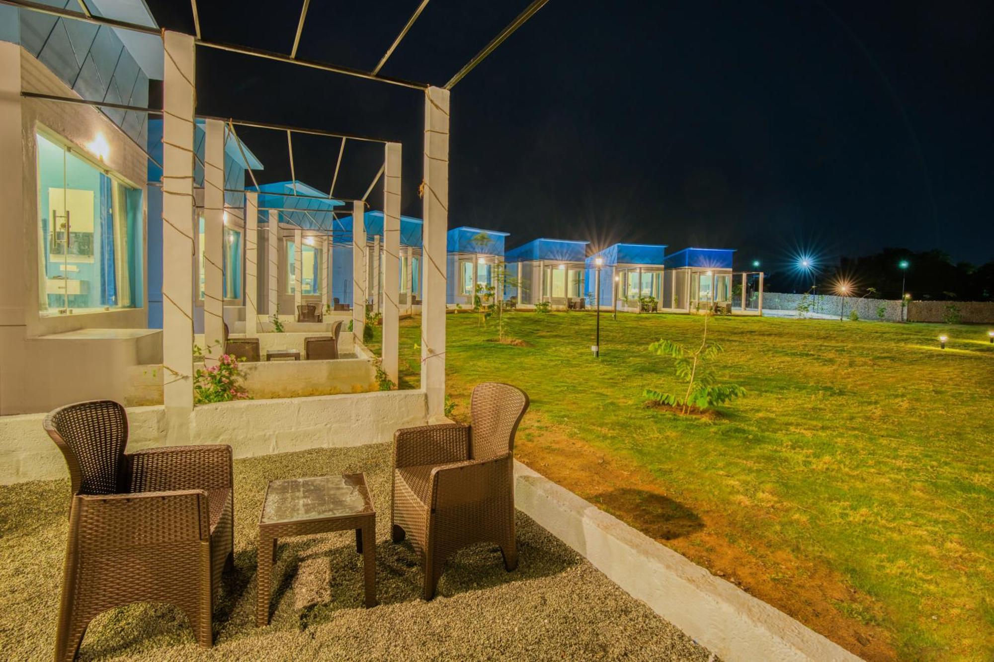 Seaborne Beach Resort Ауровил Екстериор снимка