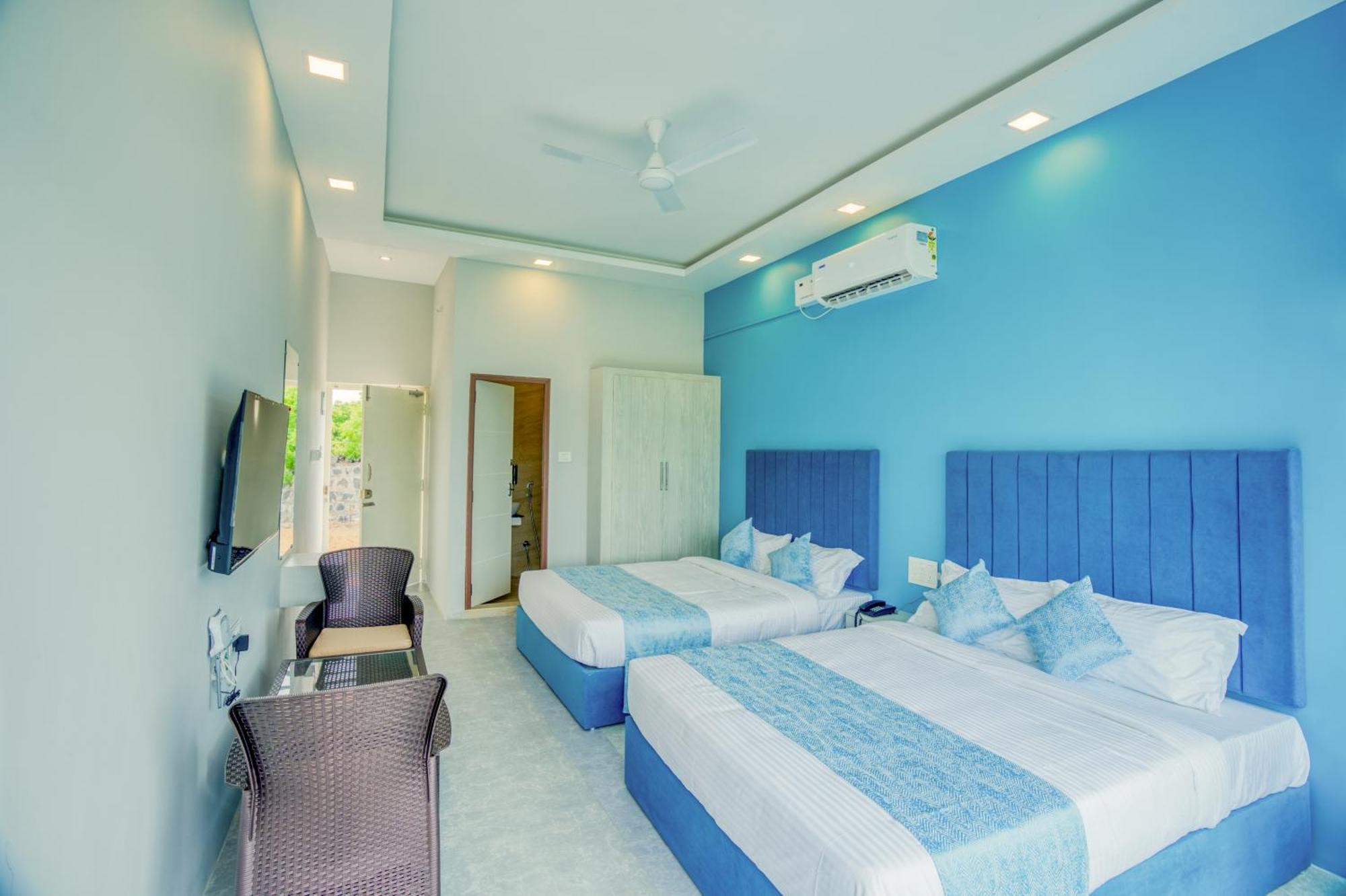 Seaborne Beach Resort Ауровил Екстериор снимка