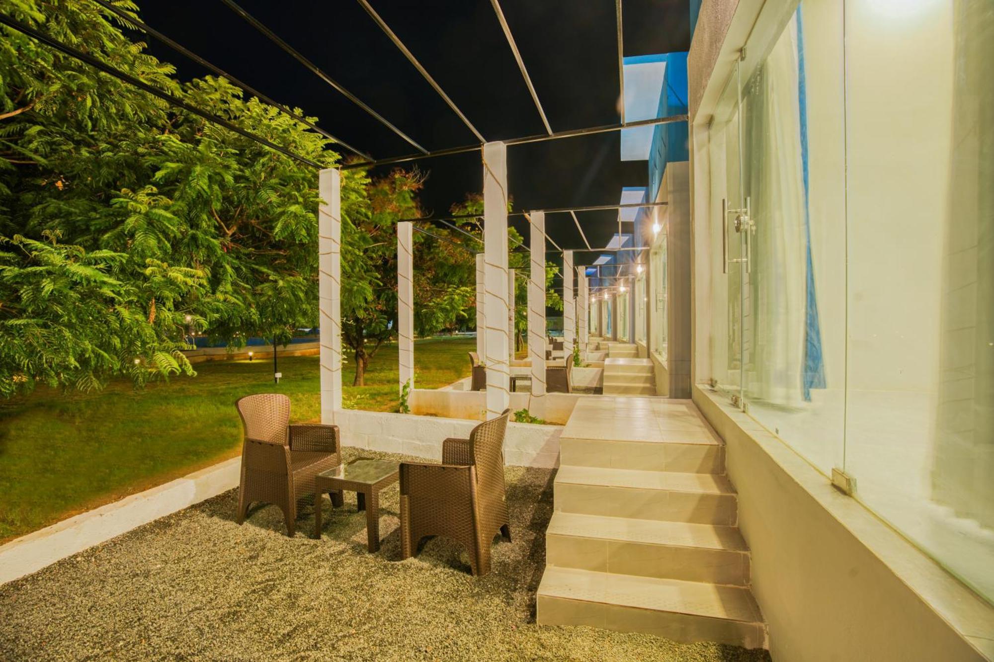 Seaborne Beach Resort Ауровил Екстериор снимка