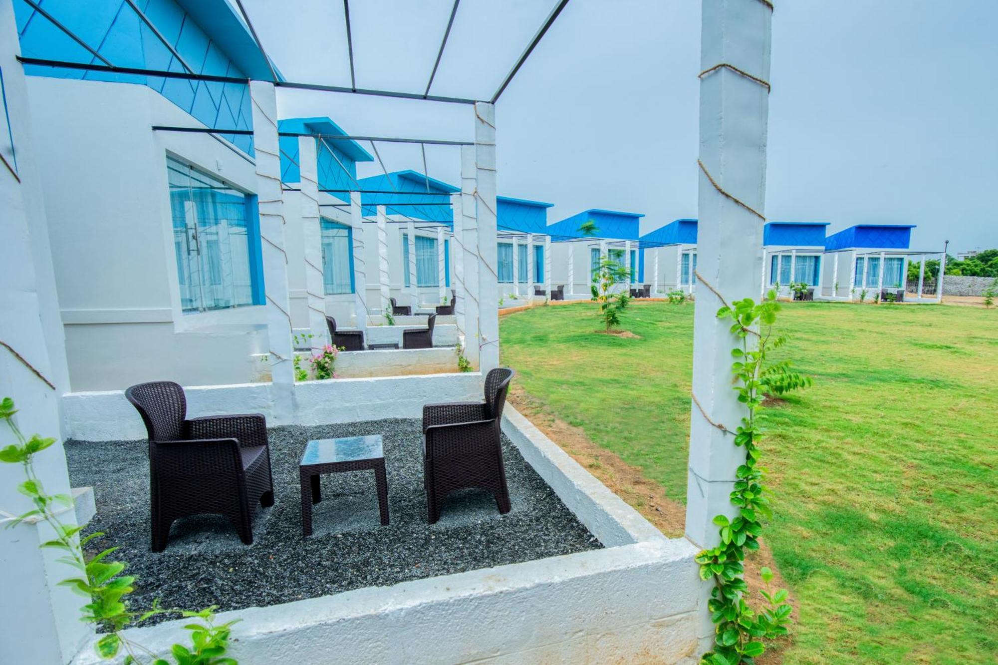 Seaborne Beach Resort Ауровил Екстериор снимка