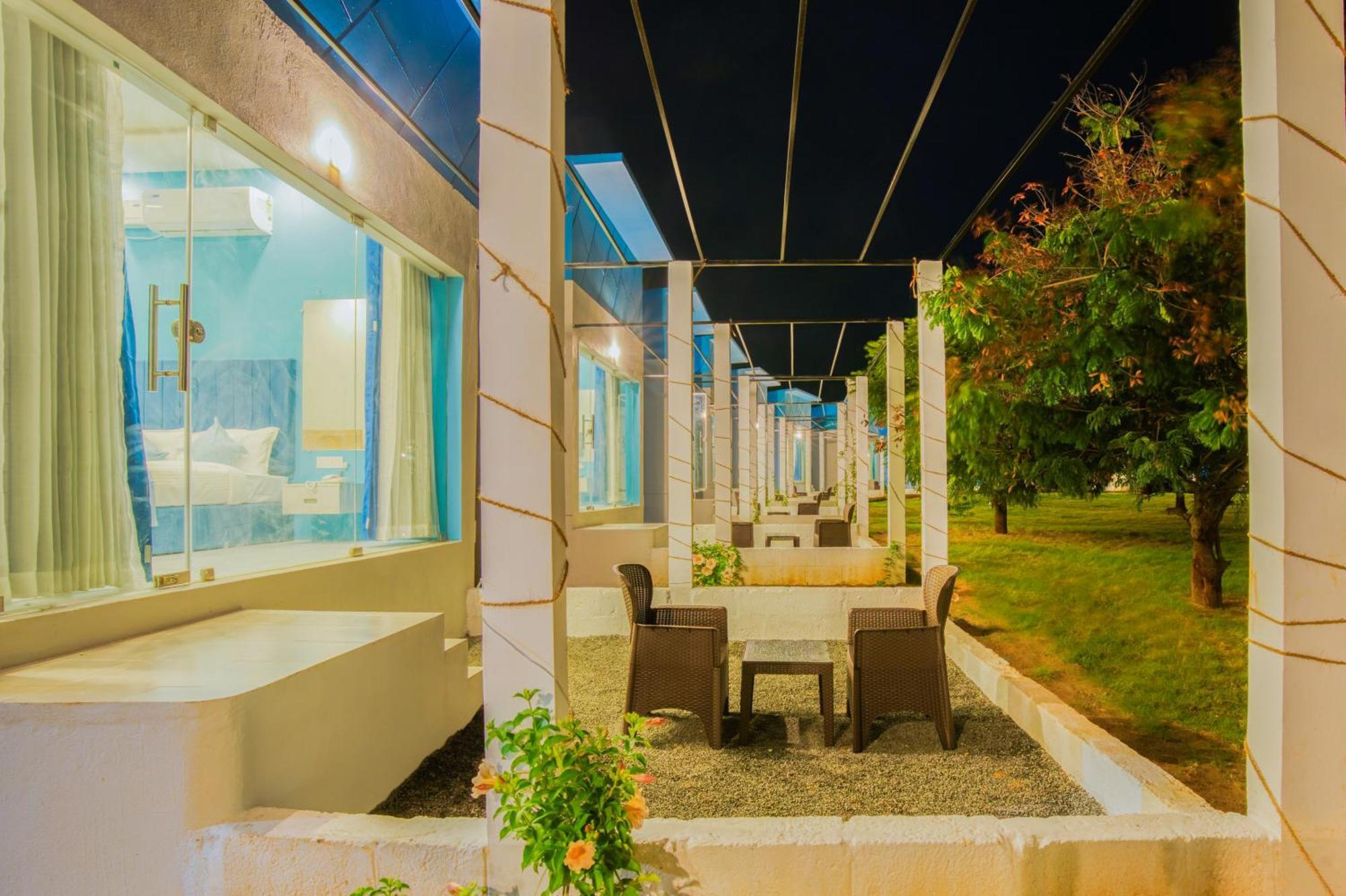 Seaborne Beach Resort Ауровил Екстериор снимка