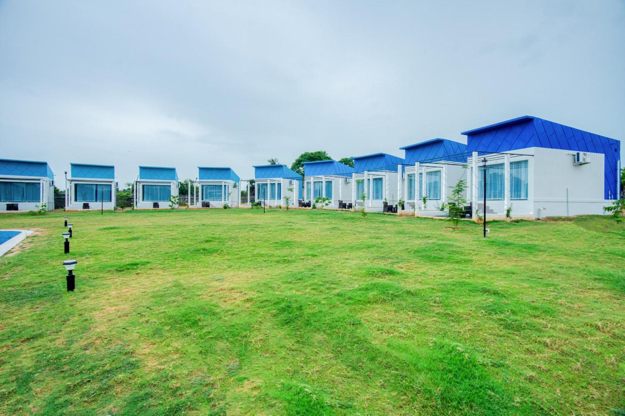 Seaborne Beach Resort Ауровил Екстериор снимка